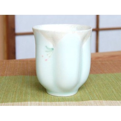 画像3: 【名入れ・名前入り】華の舞（薄緑） 桜湯呑（木箱入）