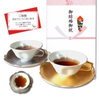結婚祝い プレゼント 有田焼 桜の形が浮かび上がる カップ＆ソーサー ペアー 金彩 銀彩 桜ティーカップ碗皿 のし・メッセージカード付き