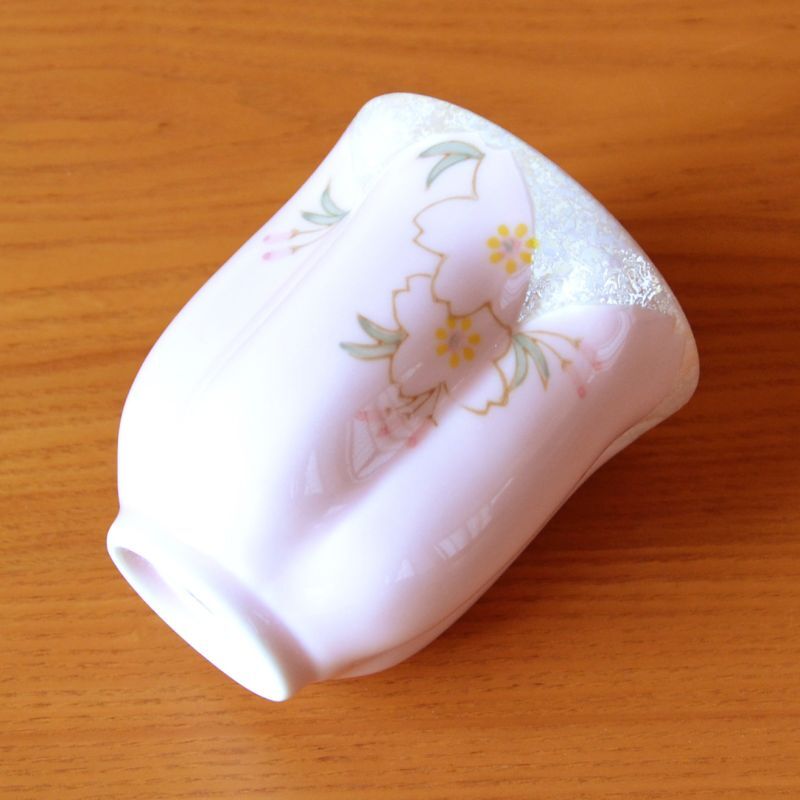 米寿祝い 女性 プレゼント 桜の花びら形になる 湯呑み 有田焼 華の舞 ピンク メッセージカード付き 米寿のし付き 長寿の木箱入り
